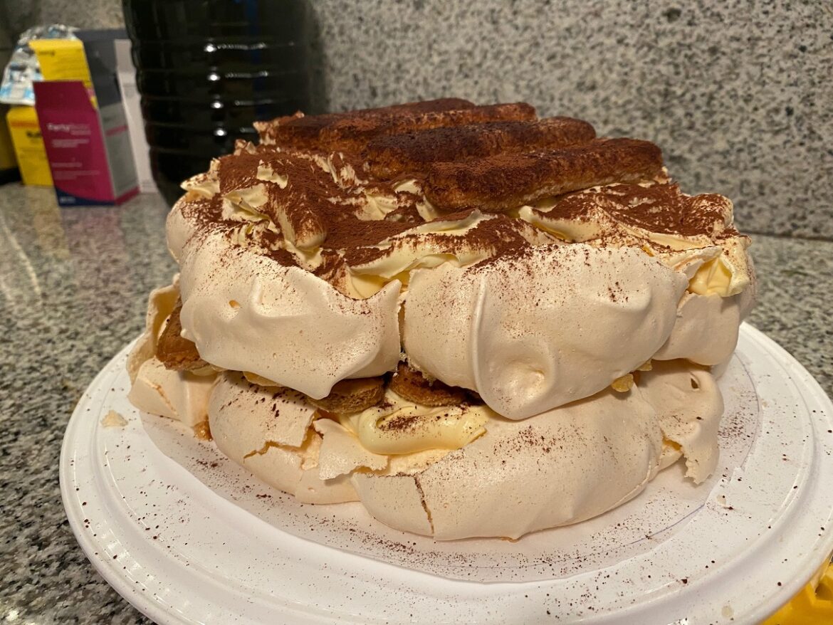 Pavlova tiramisu