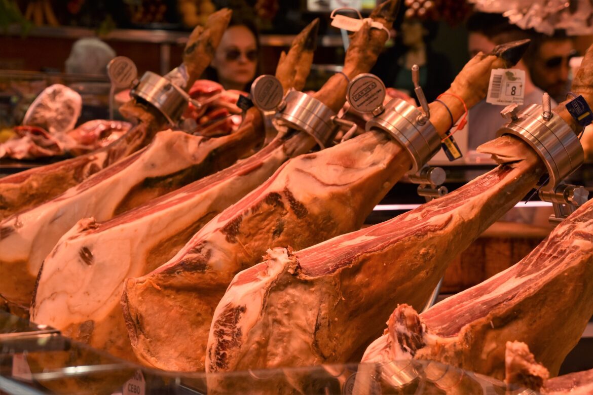 Jak Odpowiednio kroić Jamón Serrano (i Jamón Ibérico): Porady i triki dla początkujących